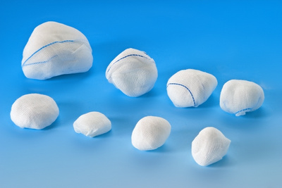 Set tampon iz gaze št. 2 (20x18), 5 kos, steril  (16  x 25 kos), 1 set